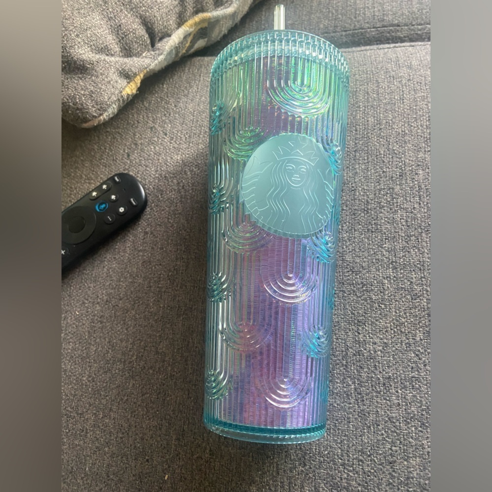 STARBUCKS Spring Green
Iridescent Core Tumbler 2022